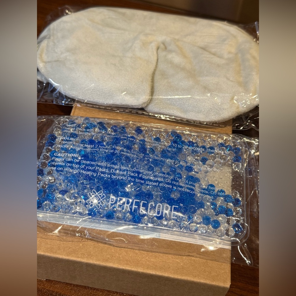 Blue Gel Bead Eye Mask - Picture 1 of 3
